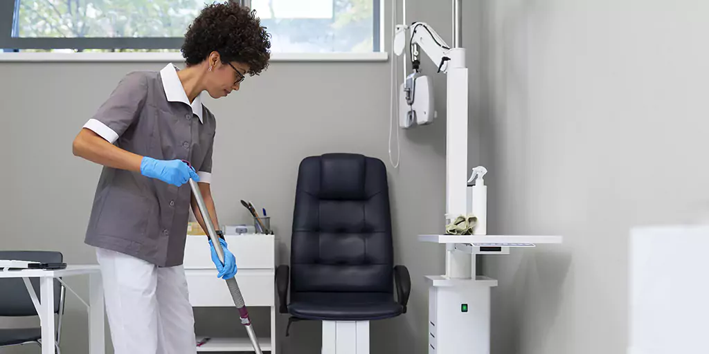 Químicos para la limpieza en instalaciones de salud
