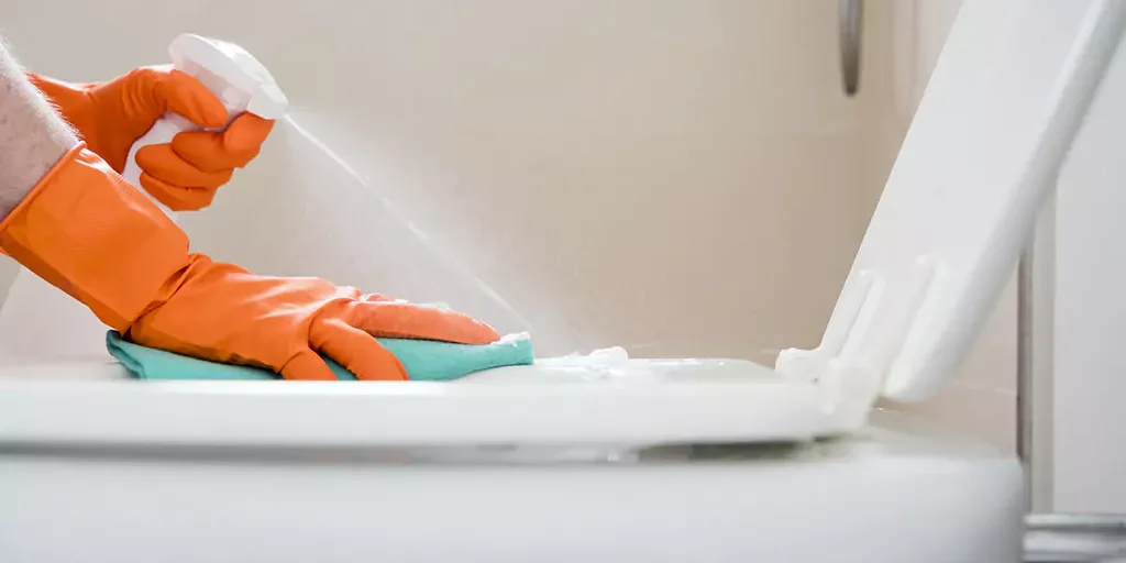 ¿Cómo mantener un baño limpio y fresco? Tips y productos para un espacio impecable