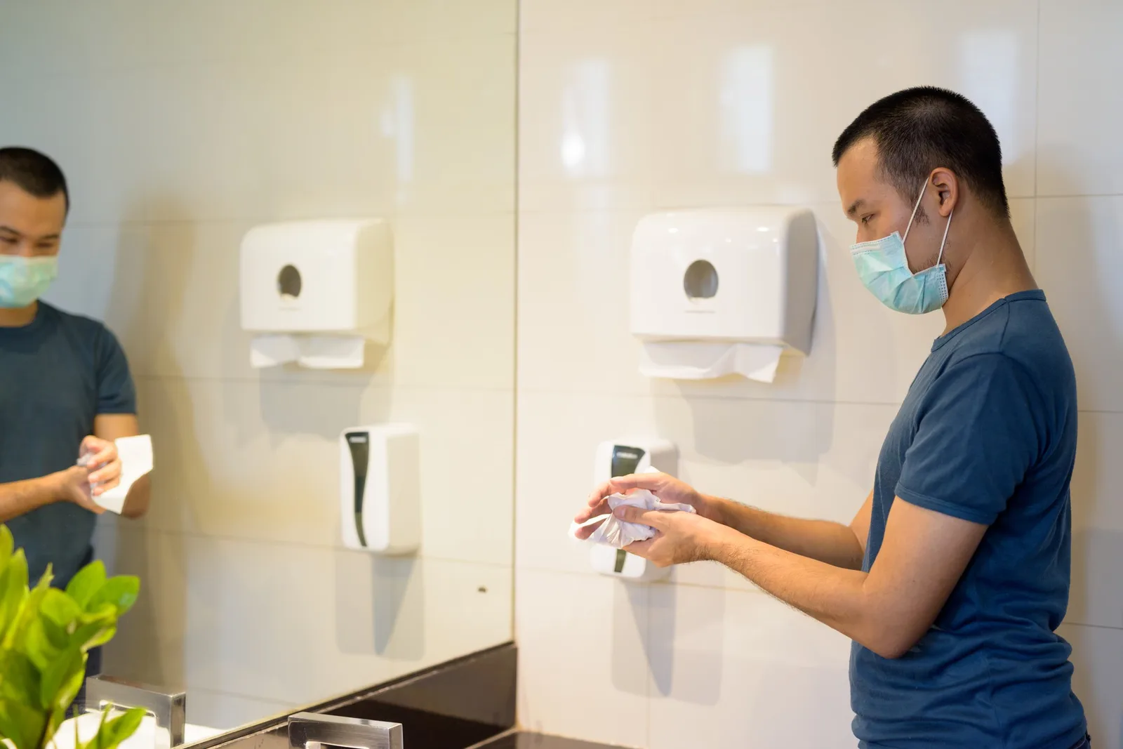 Ventajas de contar con dispensadores de higiene en empresas para mantener espacios limpios